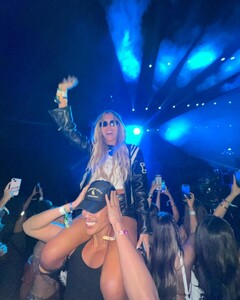 alix_earle posts 2024-04-14 02.00 C5txMZaSqGK_9_10 437768891_1438763140344993_3861572856005051038_n.jpg