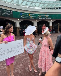 alix_earle posts 2024-05-05 22.28 C6mCdviRN2X_5_9 441017410_975574354168663_818277305814432029_n.jpg