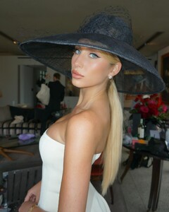 alix_earle posts 2024-05-07 01.22 C6o7FusxnLf_1_10 441033902_413130091642782_6403827314387247315_n.jpg