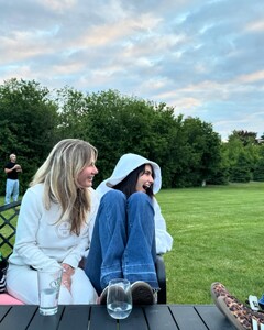 alix_earle posts 2024-06-12 03.34 C8F24QHRJJk_5_10 448232358_1687700838726488_7604061968733117534_n.jpg