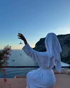 alix_earle posts 2024-07-02 00.52 C85EK90xRay_3_10 449565336_1419928568715124_9016467763252742930_n.jpg