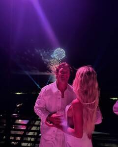 alix_earle posts 2024-07-06 02.01 C9DfRAKxZYc_2_10 449875245_1004270484670381_150959482147356713_n.jpg