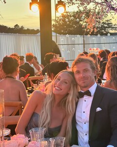 alix_earle posts 2024-07-08 02.46 C9It97tRDcW_7_8 450378204_989318652687976_6499700886370925780_n.jpg