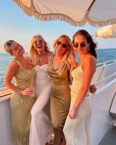 alix_earle posts 2024-07-18 02.35 C9icsjOR8Uh_7_9 451405692_852678176922780_5233112567093115404_n.jpg