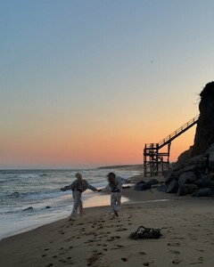 alix_earle posts 2024-07-26 04.20 C93PCivxtwq_4_7 453057341_456808883912796_5486249548659975411_n.jpg