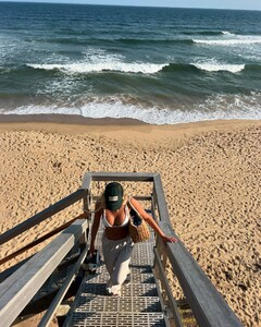 alix_earle posts 2024-07-26 04.20 C93PCivxtwq_5_7 452652016_4065268230426259_2696694912389967253_n.jpg