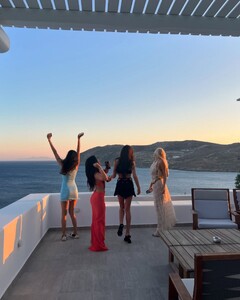 alix_earle posts 2024-08-04 00.07 C-N9O-2yJhi_2_5 454015686_818651157051822_153858595957041902_n.jpg