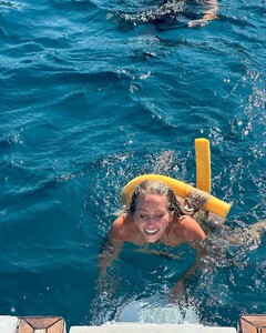 alix_earle posts 2024-08-05 03.40 C-Q6crSoBMg_6_8 453797126_1017517290160521_6601847572765177163_n.jpg