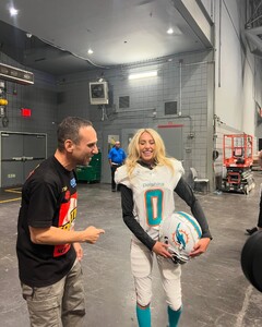 alix_earle posts 2024-09-09 06.36 C_rWdhIxfO5_9_10 459108988_1198643037922438_3857762279150798574_n.jpg