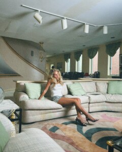 alix_earle posts 2024-09-26 02.16 DAWqKE_xsJq_5_9 461419991_510556311907438_7327551548753347106_n.jpg