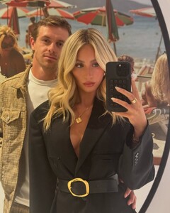 alix_earle posts 2024-09-29 00.39 DAeNgYJxjeW_4_13 461329860_8245772805518011_8346446043128790388_n.jpg