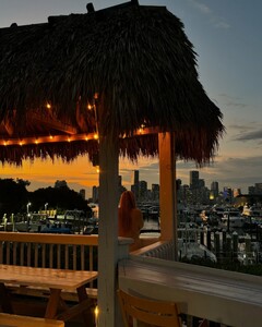 alix_earle posts 2024-09-29 00.39 DAeNgYJxjeW_7_13 461285415_538006058615783_4050674510140489506_n.jpg