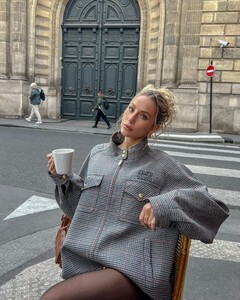 alix_earle posts 2024-10-01 00.08 DAjTg7xRrRf_1_12 461624312_3857947854485546_3272502729931288304_n.jpg