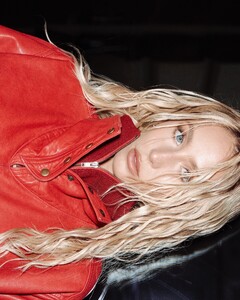 alix_earle posts 2024-10-05 01.34 DAtwfxDTtTY_7_12 462027558_390104717489475_6541606256932373249_n.jpg