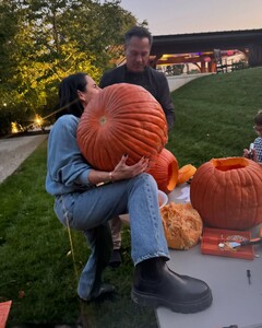 alix_earle posts 2024-10-14 00.32 DBE0ll8xQnF_5_14 462785565_1366647581380986_518074362563103760_n.jpg