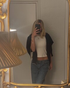 alix_earle posts 2024-10-14 00.32 DBE0ll8xQnF_6_14 463144579_1084740106424482_5806109689794033562_n.jpg