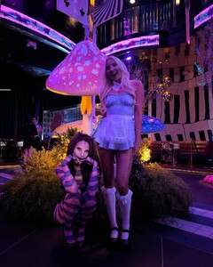 alix_earle posts 2024-10-27 05.39 DBm2As_SoXT_2_9 464680860_1260929814951334_4870153473990061431_n.jpg