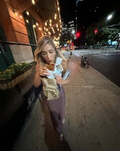 alix_earle posts 2024-10-30 01.00 DBuEf3nRipt_7_7 464973082_855006716621708_667320772727312040_n.jpg