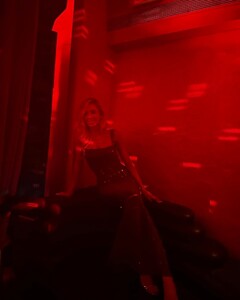 alix_earle posts 2024-10-31 05.05 DBxFTDoRldn_4_12 464924002_590264546765306_9066016952700829680_n.jpg