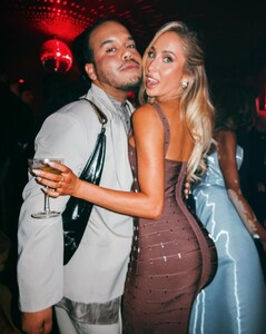 alix_earle posts 2024-10-31 05.05 DBxFTDoRldn_8_12 464872435_513778124998748_823579136377019764_n.jpg