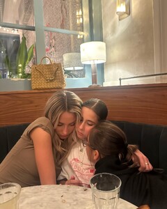 alix_earle posts 2024-11-11 07.05 DCNn195vdYU_11_17 466381330_1461471167865515_2423412258858526298_n.jpg