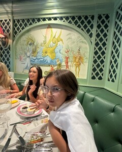 alix_earle posts 2024-11-11 07.05 DCNn195vdYU_14_17 466386899_1350119062633871_77432573981785736_n.jpg