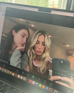 alix_earle posts 2024-11-11 07.05 DCNn195vdYU_16_17 466046741_936761591736800_4919315704673515771_n.jpg