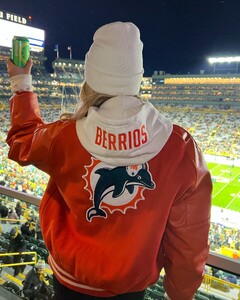 alix_earle posts 2024-11-29 08.30 DC8H3K6xUyN_2_7 468505563_1601807830422892_1848855922460377425_n.jpg