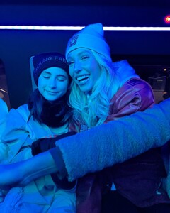 alix_earle posts 2024-11-29 08.30 DC8H3K6xUyN_3_7 468780914_1629583954263274_4700705776887043077_n.jpg