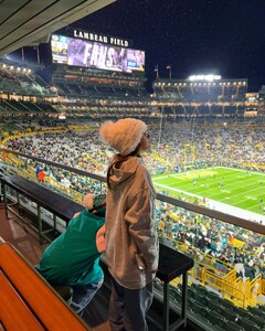 alix_earle posts 2024-12-01 02.39 DDApTovxY-W_5_16 468931066_552147261001596_4085208608340088553_n.jpg