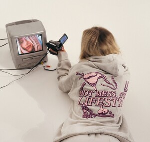 alix_earle posts 2024-12-04 03.59 DDIg2fcxsE7_6_7 469284810_551199067691323_5276700781496680053_n.jpg