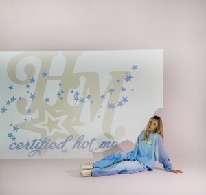 alix_earle posts 2024-12-04 03.59 DDIg2fcxsE7_7_7 469195795_887750263482963_4548834459678832415_n.jpg