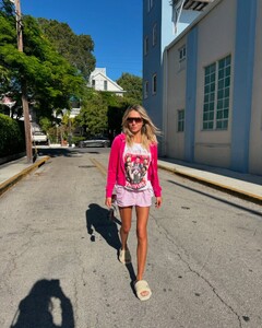 alix_earle posts 2024-12-16 06.37 DDnsddzxgMx_4_13 470308886_604390042041107_2483780595365848824_n.jpg