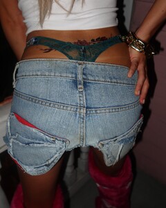 alix_earle posts 2024-12-17 07.08 DDqU0x0R0xA_13_17 470730623_605154115420943_3652355439575191461_n.jpg