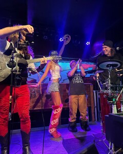 alix_earle posts 2024-12-17 07.08 DDqU0x0R0xA_8_17 470797389_1602986023919843_5165101097812976994_n.jpg