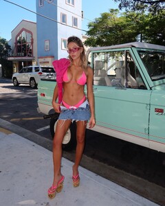 alix_earle posts 2024-12-21 04.45 DD0XnNtRd2Z_1_15 470974964_1143120264005668_7573300577105551577_n.jpg