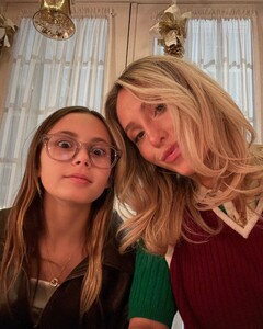 alix_earle posts 2024-12-27 01.22 DEDdIxER120_8_14 471529806_1131771881213298_9127949465792874440_n.jpg