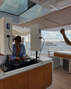 alix_earle posts 2024-12-30 04.11 DELe5cTRV8J_3_11 471938569_616617647693286_3495414746924225092_n.jpg