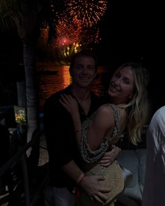 alix_earle posts 2025-01-03 05.04 DEV4D8qRBgq_4_10 471593460_1100527451611104_4536364191371093732_n.jpg