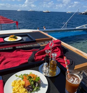 alix_earle posts 2025-01-06 05.22 DEdogaXSXuw_8_12 472840631_913090880945160_5985614204692634707_n.jpg