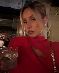 alix_earle posts 2025-02-12 06.31 DF9B5NkRx-W_6_11 477079215_18486082264029152_4664096583243394919_n.jpg