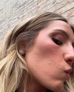 alix_earle posts 2025-02-13 22.49 DGBWhfBx2WD_2_5 478132767_18486373873029152_928488781204978875_n.jpg