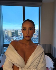 alix_earle posts 2025-02-20 03.51 DGRV6xtx9OE_3_4 481027830_18487544620029152_4479763428261599496_n.jpg