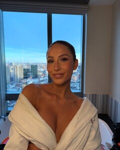 alix_earle posts 2025-02-20 03.51 DGRV6xtx9OE_4_4 480403307_18487544638029152_1388959178411573647_n.jpg