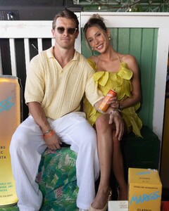 alix_earle posts 2025-03-17 07.16 DHSFOalxlHB_8_12 484518133_18492641185029152_2735028053158308833_n.jpg