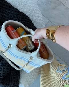 alix_earle posts 2025-03-19 05.07 DHXACl4RCuc_6_15 484231774_18493063111029152_2263678049016640415_n.jpg