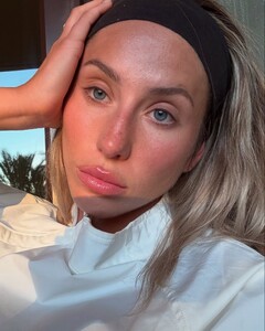 alix_earle posts 2025-03-21 03.35 DHb_JM4RSei_10_14 485413374_18493473064029152_860114405648705617_n.jpg