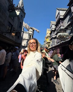 alix_earle posts 2025-03-21 03.35 DHb_JM4RSei_14_14 485643201_18493473100029152_7178341481140499663_n.jpg