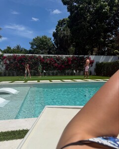 alix_earle posts 2025-03-28 07.20 DHuabHbx3u2_8_18 487223405_18494978650029152_4791500566084898392_n.jpg