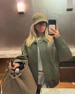 alix_earle posts 2025-04-07 05.24 DIH9Krrxcqb_5_12 488468521_18497098501029152_3142552140844391892_n.jpg